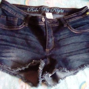 BLUE JEAN REBEL BY RIGHT DISTRESS SHORT 7